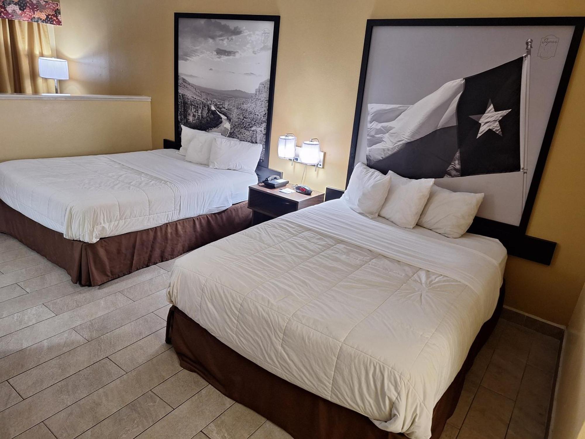 Super 8 By Wyndham Weslaco Oda fotoğraf