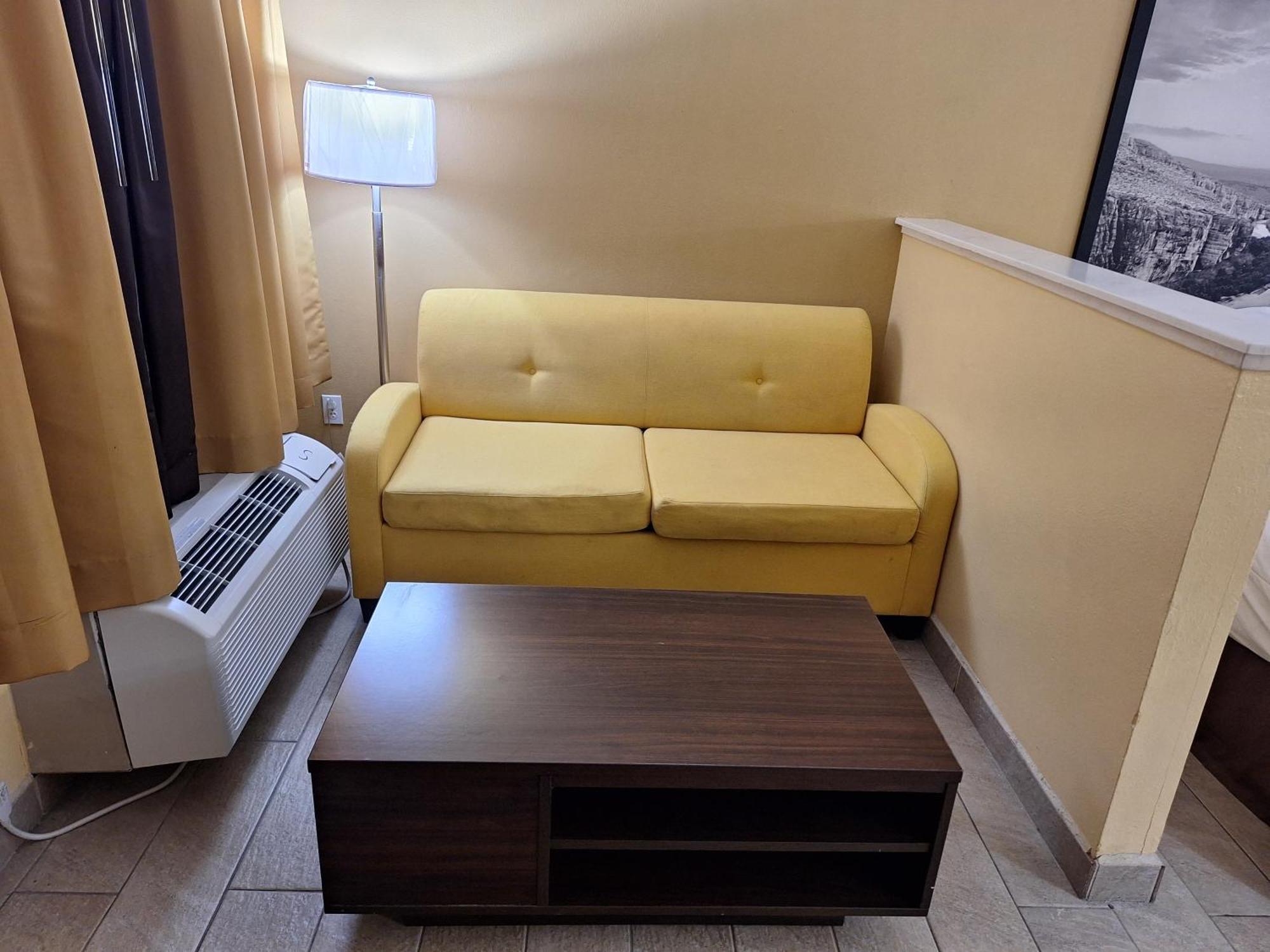Super 8 By Wyndham Weslaco Oda fotoğraf