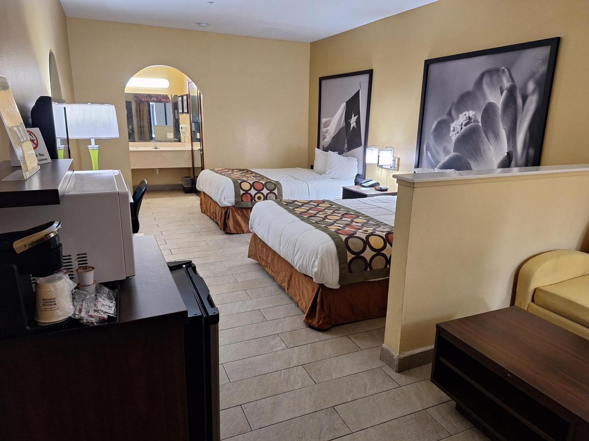 Super 8 By Wyndham Weslaco Oda fotoğraf
