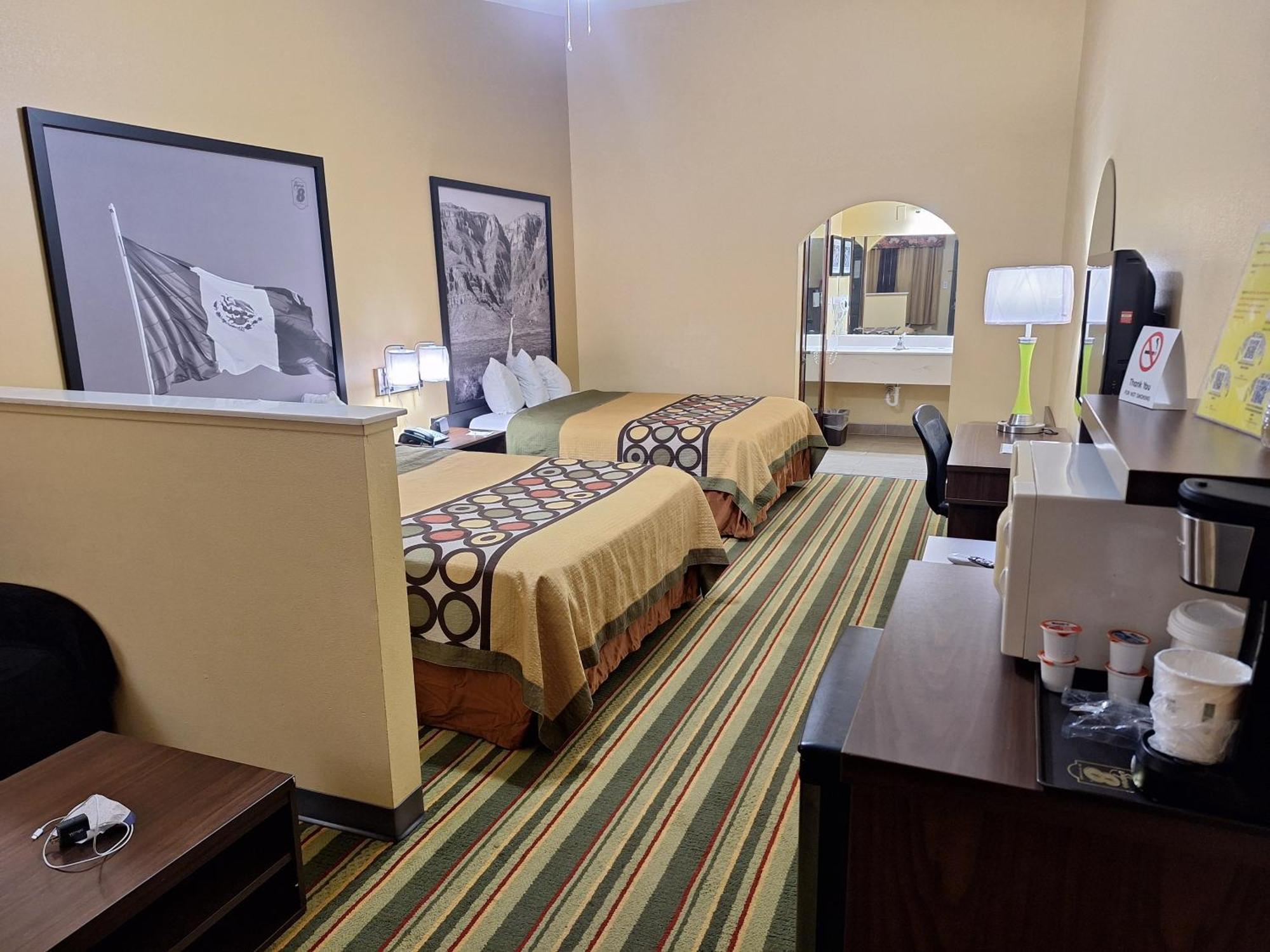 Super 8 By Wyndham Weslaco Oda fotoğraf
