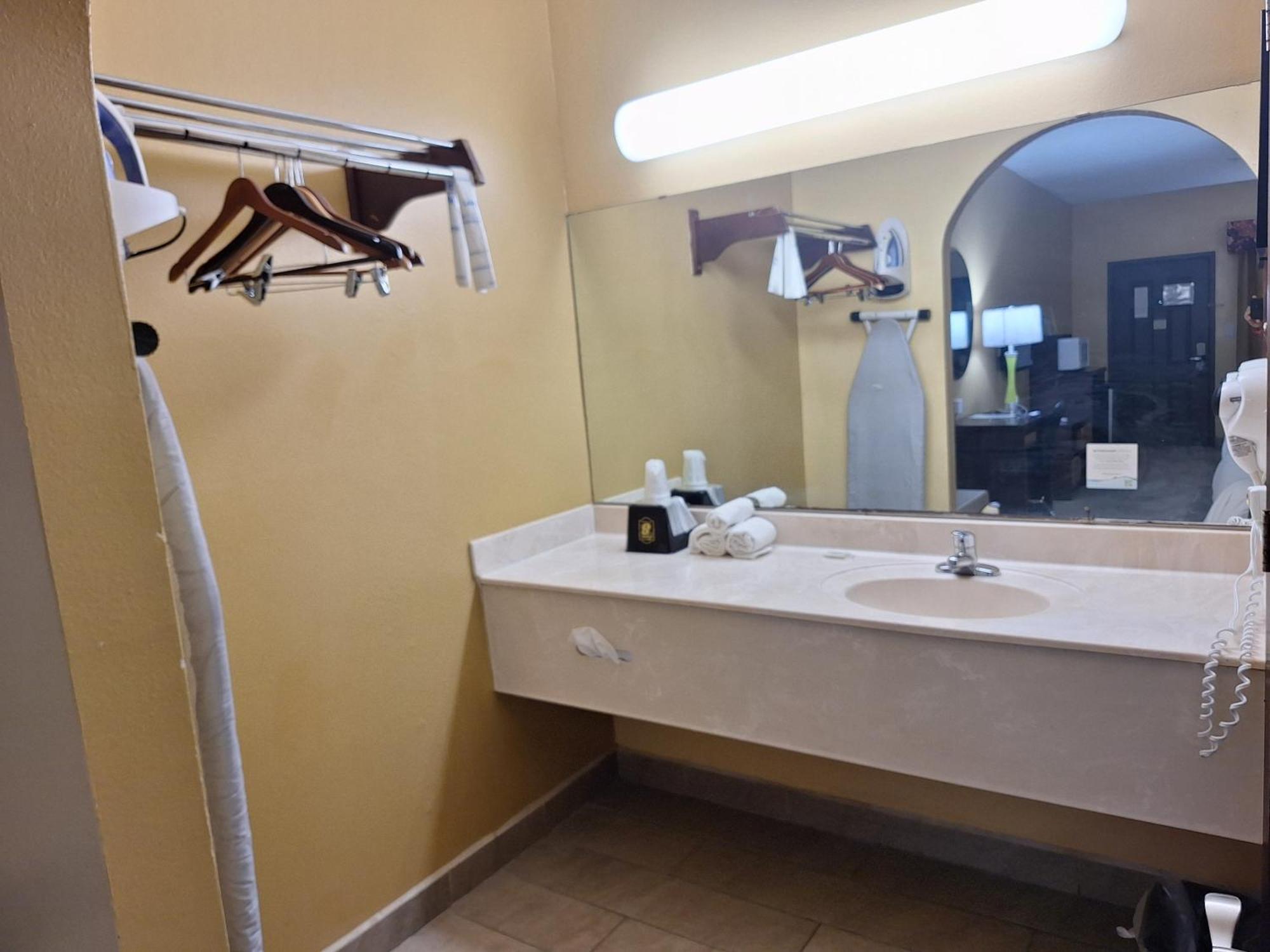 Super 8 By Wyndham Weslaco Oda fotoğraf