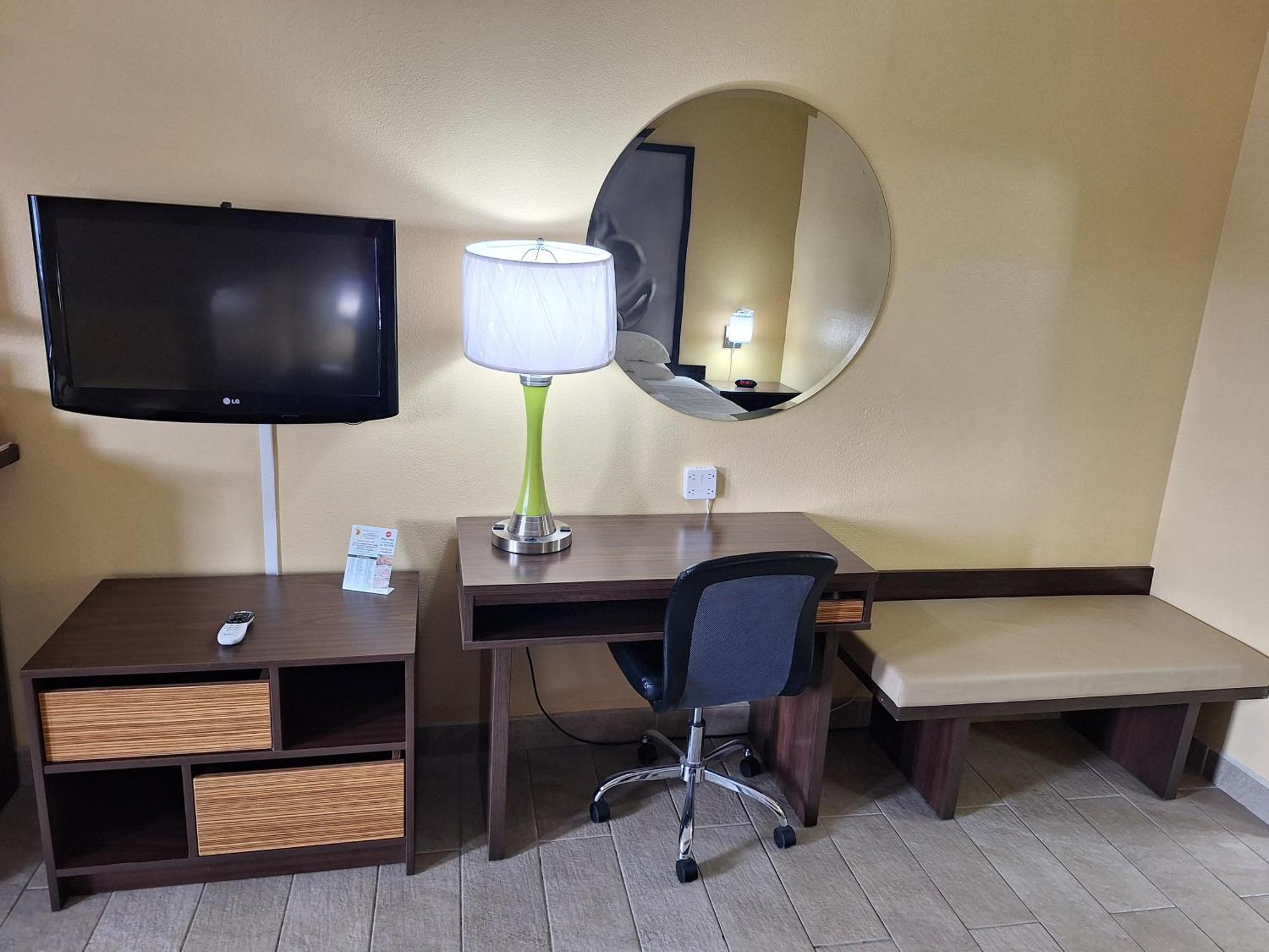 Super 8 By Wyndham Weslaco Oda fotoğraf