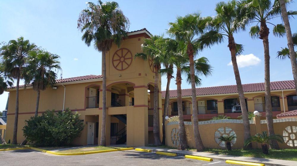 Super 8 By Wyndham Weslaco Dış mekan fotoğraf